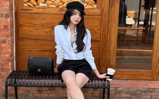 Điểm nhấn nhẹ nhàng nhưng nổi bật từ áo sơ mi trắng