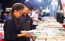 Đà Nẵng mở hội sách bên sông Hàn, người dân háo hức 'săn' sách hay giá rẻ