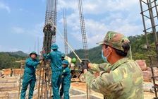Quân khu 5 bàn phương án tăng tốc xây trường học vùng biên giới