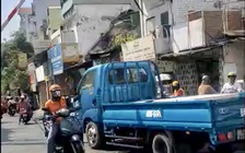 Bị quay clip vượt đèn đỏ đường sắt ở TP.HCM, tài xế nhận mức phạt 5 triệu
