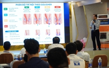 Thói quen ôm điện thoại vào nhà vệ sinh: Nguyên nhân bệnh trĩ trẻ hóa