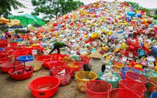2 năm đổi lấy 1/500 giây: Bức ảnh 'núi nhựa khổng lồ' của Việt Nam giành giải quốc tế