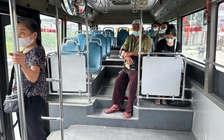 Cụ ông chạy thận tuột kim chảy máu trên xe buýt: Pha xử lý chớp nhoáng của nữ phụ xe