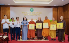 Lãnh đạo MTTQ TP.HCM chúc mừng chức sắc Phật giáo nhân đại lễ Phật đản