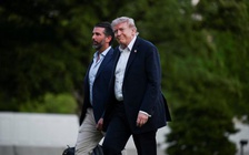 Ông Donald Trump tuyên bố không dự đám cưới con trai cả
