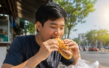Vì sao ngộ độc bánh mì dễ xảy ra mùa nóng? Bác sĩ chỉ ra nguyên nhân