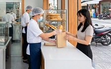 Nguy cơ ngộ độc bánh mì mùa nóng: Đừng bỏ qua các dấu hiệu này khi mua