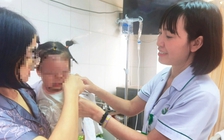 Bị chó nhà tấn công, bé gái 22 tháng tuổi tổn thương nặng vùng mặt