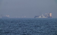 Mỹ bắt đầu giải tỏa tàu thuyền khỏi eo biển Hormuz
