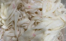 Xuất hiện hình ảnh mì Quảng có màu lạ ở chợ Huế, chính quyền lập tức kiểm tra