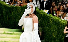 Nicole Kidman bị chế giễu, Katy Perry diện style robot tại Met Gala
