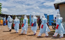 Ca nhiễm Ebola ở châu Phi tăng, Mỹ giục châu Âu siết đi lại