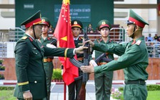 Chiến sĩ mới Trung đoàn Gia Định tuyên thệ dưới quân kỳ