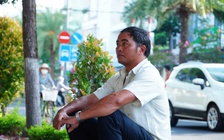Cha mẹ hồi hộp ngoài cổng trường, thí sinh lặng lẽ chọn 'lối đi riêng'