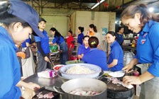 Chuyện cảm động mùa thi: Thức từ sáng sớm để nấu cơm cho thí sinh