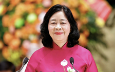 Chủ tịch Bùi Thị Minh Hoài chúc mừng Đại lễ Tam hợp của Phật giáo Tứ Ân Hiếu Nghĩa