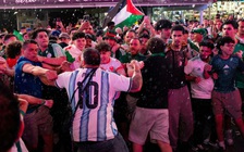 CĐV Argentina và Algeria ẩu đả, màn đấu trí giữa Messi với con trai Zidane sẽ cực nóng