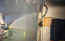 Hơn 30 cảnh sát dập tắt đám cháy chợ Mỹ Đình lúc nửa đêm