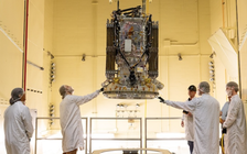 NASA đẩy nhanh sứ mệnh táo bạo cứu đài thiên văn sắp rơi xuống trái đất