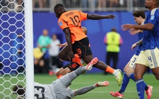 HLV Koeman quá cao tay: 'Quái thú' Hà Lan Brobbey bước ra từ bóng ma tống tiền