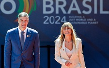 Phu nhân Thủ tướng Tây Ban Nha Pedro Sanchez bị cấm rời khỏi đất nước