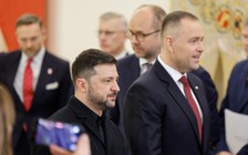 Tổng thống Ba Lan tước huân chương của ông Zelensky
