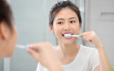 Chuyên gia nha khoa hé lộ ‘quy tắc 2 - 2’ khi đánh răng