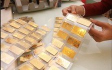 Giá vàng 'sập' mạnh, mất mốc 145 triệu đồng/lượng
