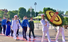 788 đại biểu Đại hội Đoàn toàn quốc báo công và vào Lăng viếng Bác