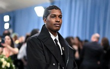 Vì sao hàng loạt người hâm mộ 'cầu xin' Rihanna chia tay bạn trai rapper?