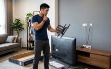 Nên treo TV lên tường hay đặt trên kệ?