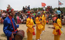'Nhúng lưới' cầu may ở biển Sa Huỳnh