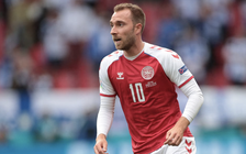 Cực nóng: Eriksen lại đổ gục xuống sân, ám ảnh đột quỵ ở EURO 2021 hiện về