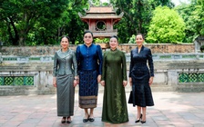 Phu nhân Thủ tướng Lê Minh Hưng cùng phu nhân Thủ tướng 3 nước thăm Văn Miếu
