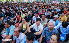 Biển người ở Tắc Sậy trước lễ tuyên phong Chân phước: 'Ai cũng vui vẻ, nhường chỗ cho nhau'