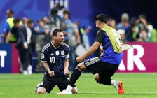 Messi 39 tuổi 21 ngày, 9 lần rê bóng qua cầu thủ Anh, 2 pha kiến tạo tuyệt đỉnh: Ngày buồn cho ‘Tam sư’