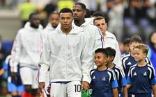 HLV Deschamps đáp trả chỉ trích, Mbappe vẫn sẽ đá chính trận tranh HCĐ với Anh
