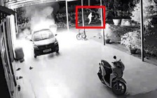 Mâu thuẫn hàng xóm, nửa đêm lẻn vào nhà tẩm xăng đốt ô tô