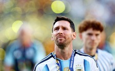 Messi khóc!