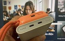 Nút bấm trên sạc dự phòng có tác dụng gì?