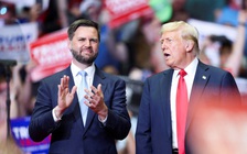 Thiếu tá Không quân Mỹ bị bắt vì kêu gọi luận tội Tổng thống Trump