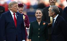 Gặp nhau tại chung kết World Cup, ông Trump nhắc ông Carney chuyện khói cháy rừng