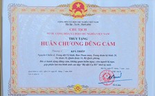 Truy tặng Huân chương Dũng cảm cho thượng sĩ Kpă Thiệp