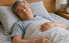 Người lớn tuổi thường dậy sớm: Đi ngủ giờ nào mới đủ giấc?