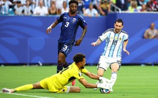 Khoảnh khắc thủ thành Vozinha chặn đứng cú sút của Messi gây sốt: Đỉnh cao đời người!