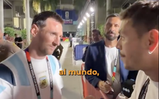 Khoảnh khắc Messi nhận quà đặc biệt từ CĐV gây sốt, ‘lòng biết ơn và sự khiêm nhường’