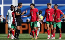 Báo Pháp ca ngợi trọng tài Argentina sau trận thắng Ma Rốc, vẫn phàn nàn một điều
