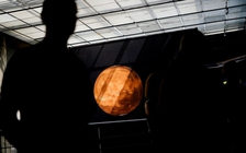 NASA nói gì về thuyết âm mưu mất trọng lực trái đất do nhật thực ở châu Âu?