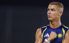 Ronaldo gây sốt với diện mạo mới