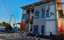 Động đất 7,7 độ Richter rung chuyển Indonesia, xuất hiện sóng thần